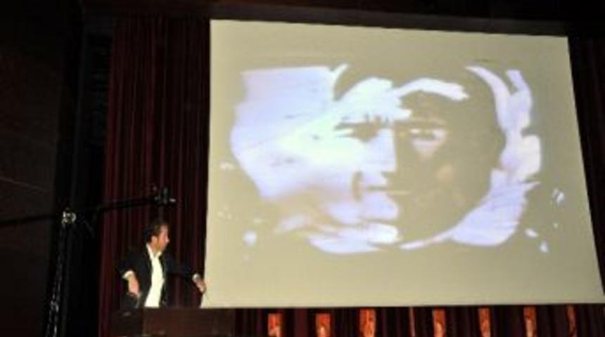 Kumdan Yapılan Sanat Ayakta Alkışlandı