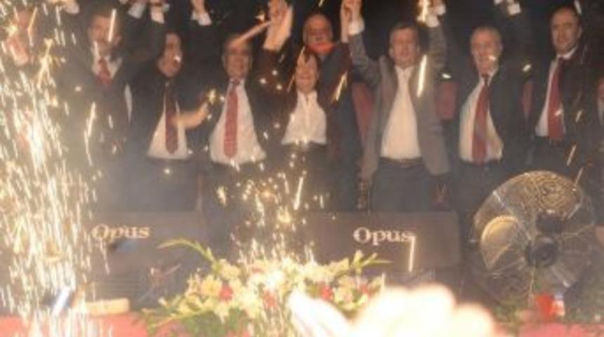 İzmir&rsquo;de Fener Alayı Y&uuml;r&uuml;y&uuml;ş&uuml;ne Y&uuml;z Binlerce Kişi Katıldı