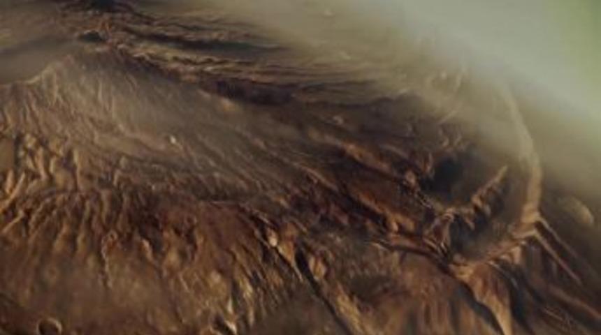 Mars&rsquo;ın En Ger&ccedil;ek&ccedil;i Haritası &Uuml;zerinde Nefes Kesen U&ccedil;uş