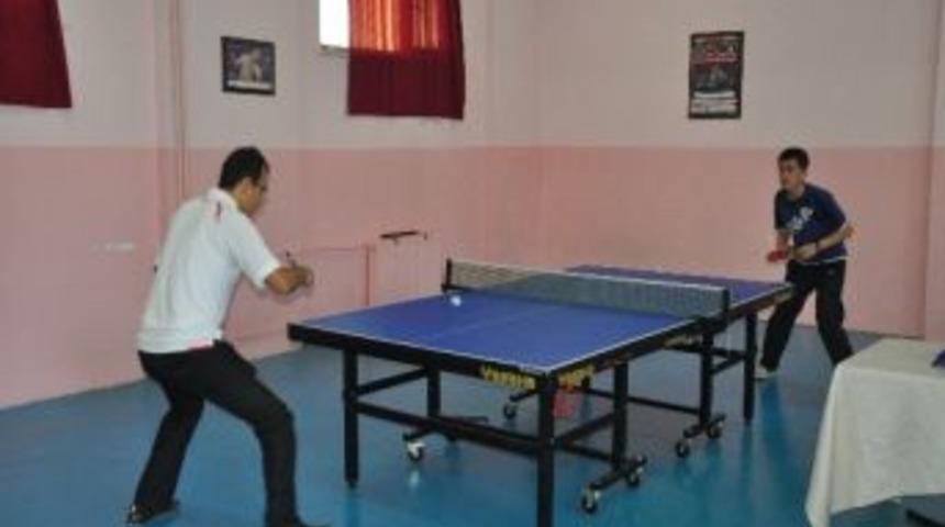 Cumhuriyet Kupası Masa Tenisi Turnuvası Yapıldı