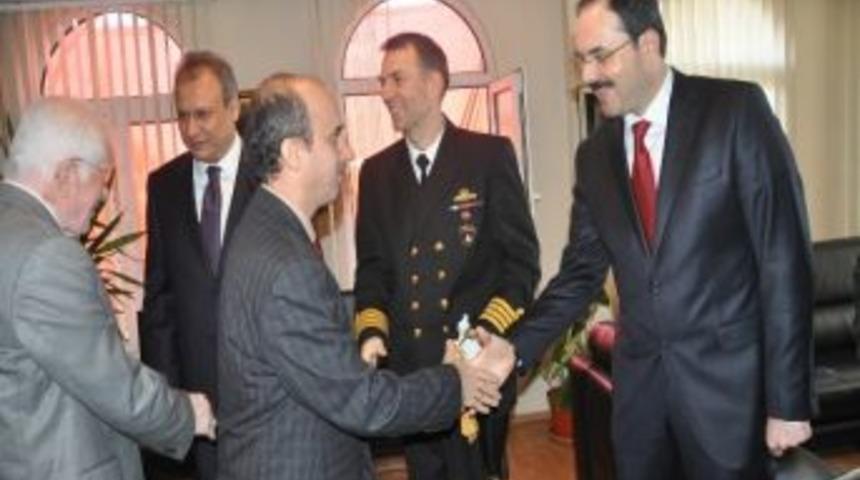 29 Ekim Başiskele&rsquo;de Coşkuyla Kutlandı