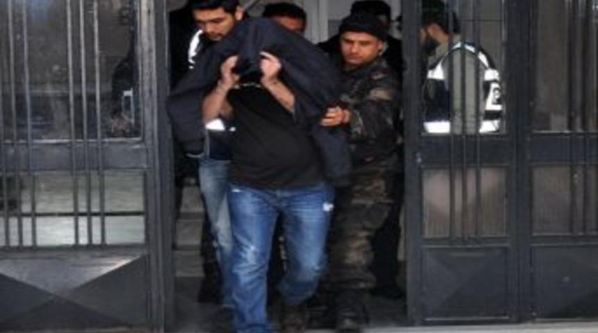 İstanbul&rsquo;da Uyuşturucu Satıcılarına Baskın