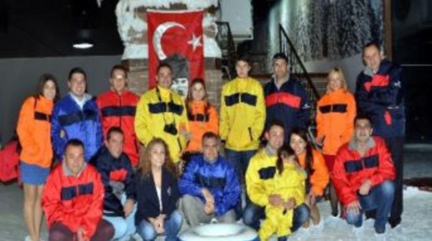 T&uuml;rk Yıldızları Kar D&uuml;nyası&rsquo;nı Gezdi