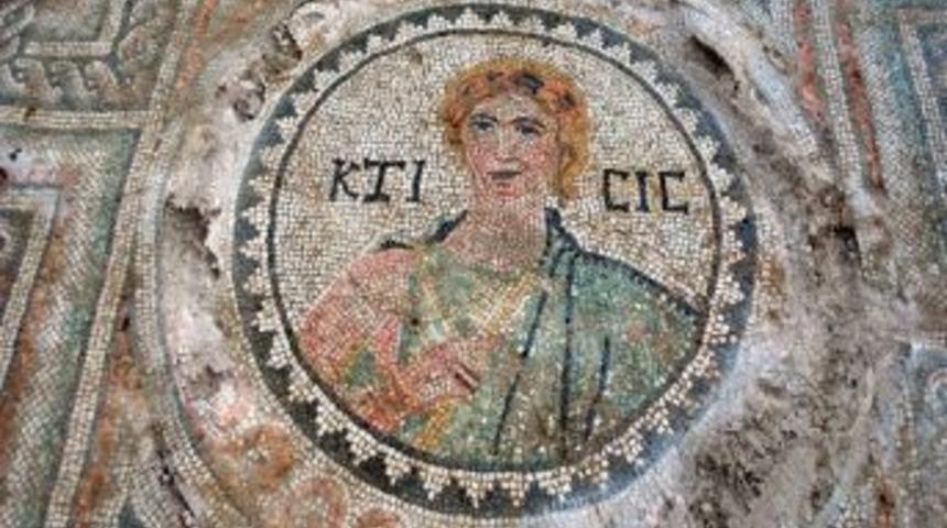 Amasya&rsquo;da 2 Bin Yıllık Tanrı&ccedil;alı Mozaik Bulundu