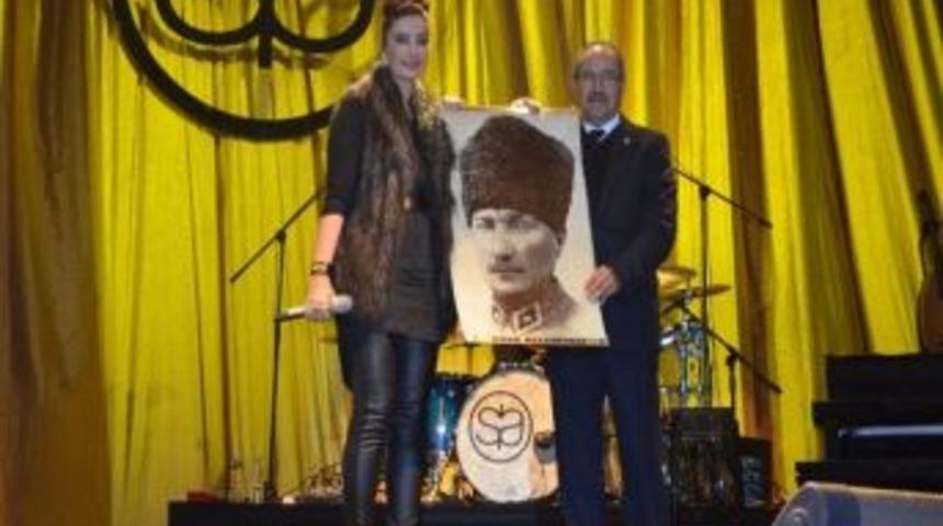 Sıla S&ouml;ke&rsquo;yi Coşturdu