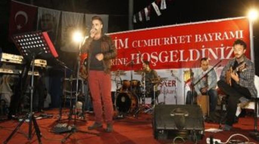 Gebze Kent Meydanı'nda Cumhuriyet Konseri