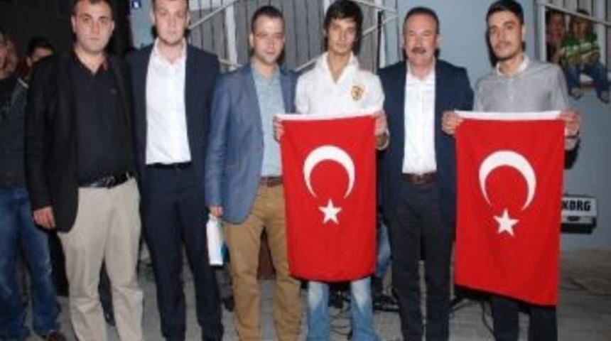 Kına Yakarak Askere Uğurlandılar