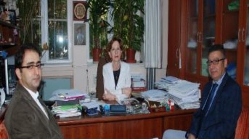 Tabiplerden &Ouml;d&uuml;ll&uuml; Profes&ouml;re Tebrik Ziyareti