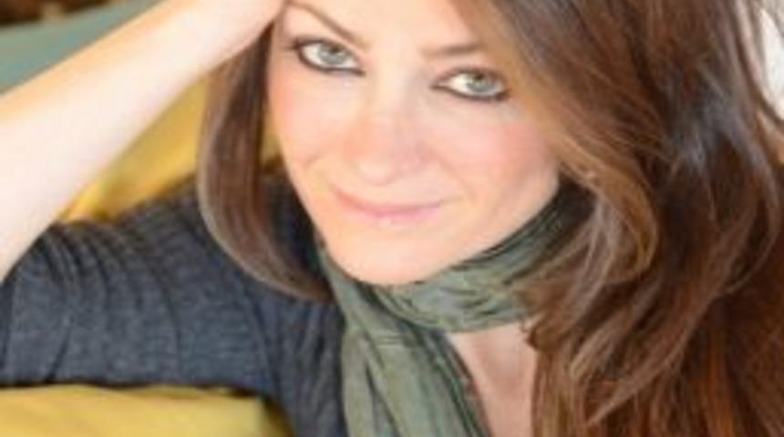 Bilgili Koca, Eşini Doğum Sonrası Depresyondan Kurtarıyor