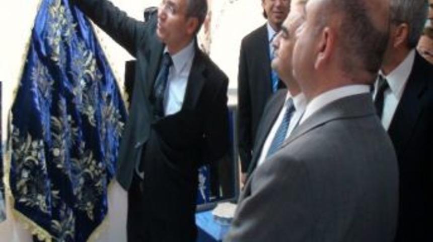 Gediz Kız Meslek Lisesi&rsquo;nin 200 Yıllık Elbiselerden Oluşturduğu &ldquo;y&ouml;resel Kıyafetler Ve Fotoğraf&rdquo; Sergisi İzleyenleri B&uuml;y&uuml;ledi