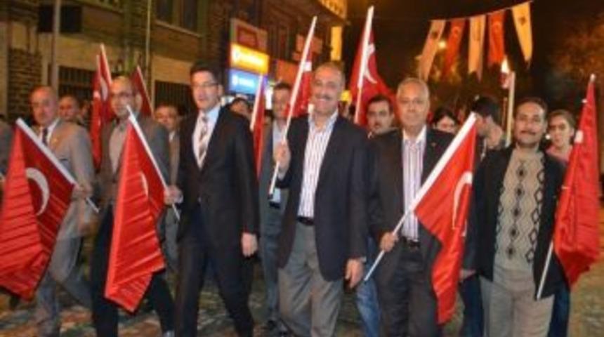 Kulada Qdıdu Flf;rıf 2 Bin Kişi Katıldı