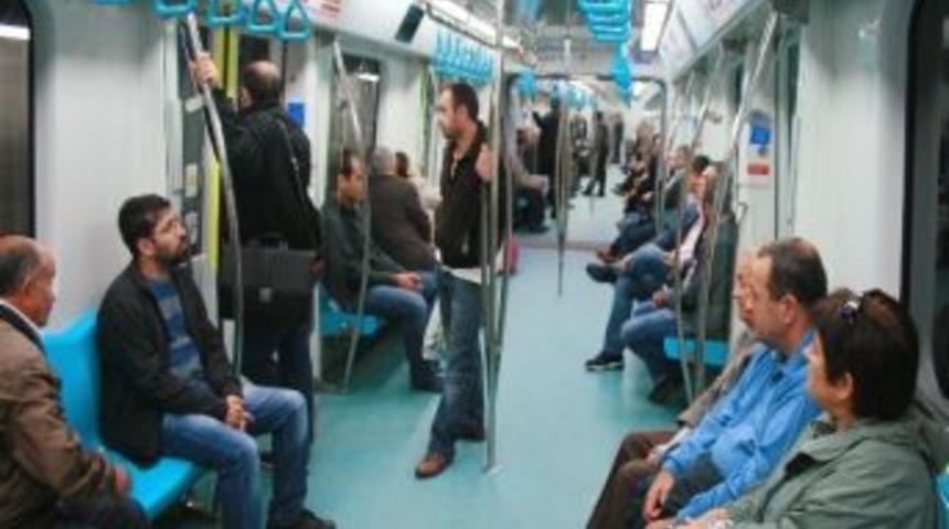 Marmaray'a İlk G&uuml;n&uuml;nde Yoğun İlgi
