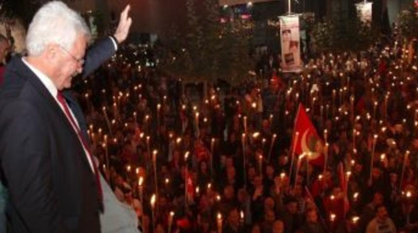 Onbinler Meşaleli Cumhuriyet Yürüyüşü'nde Buluştu