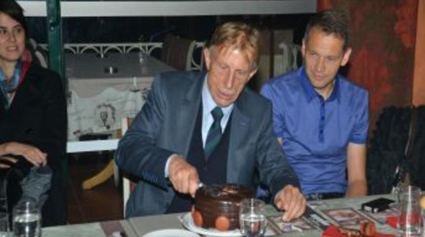 Bursaspor'da Daum, Futbolcu Ve Eşlerine Moral Yemeği Verdi