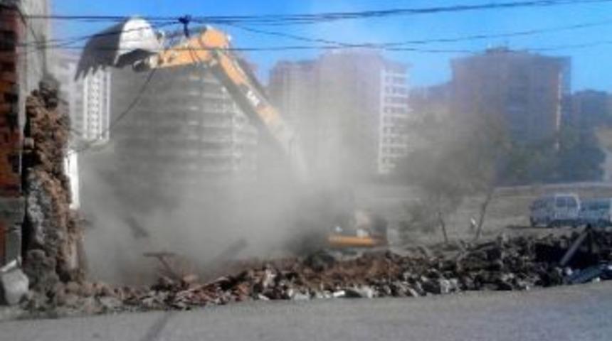 &Ccedil;iğdem&rsquo;de Gecekondu Temizliği