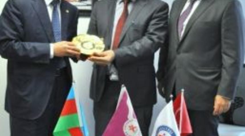 İzmir &Uuml;niversitesi'ne Azeri Kardeş