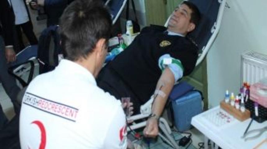 Konya'da Emniyet Personeli Kan Bağışında Bulundu