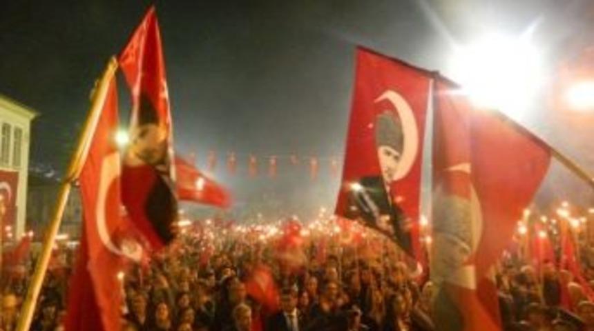 Cumhuriyet Coşkusu &Ouml;demiş'te Fener Alayı İle Doruğa &Ccedil;ıktı