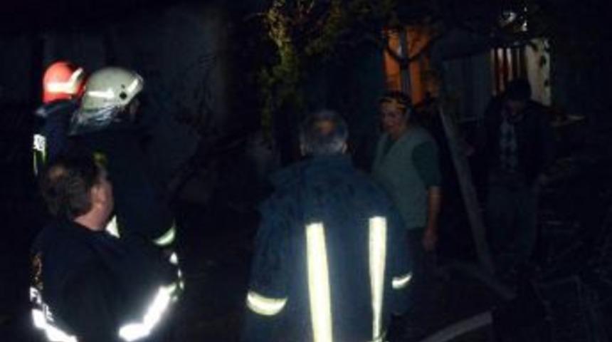 &Ccedil;atıda &Ccedil;ıkan Yangın Korkuttu