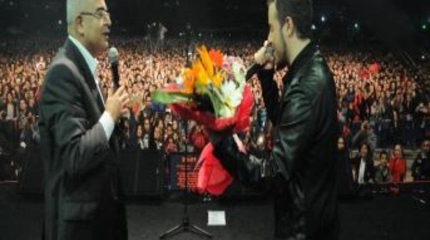 Cumhuriyet Konseri'nde Emre Aydın Sahne Aldı