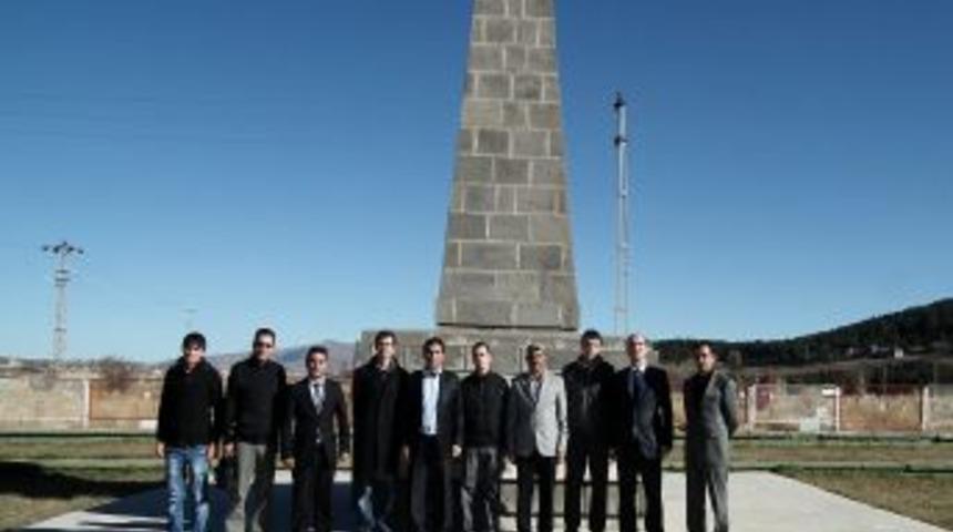 Kars'ın Kurtuluş G&uuml;n&uuml;nde Sarıkamış Şehitlerini Unutmadılar