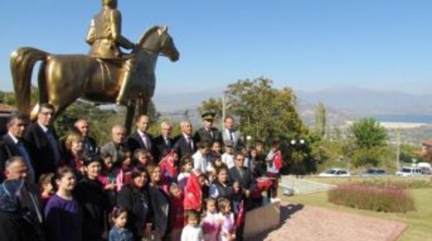 Beydağ Belediyesi&rsquo;nden 5 Metrelik Atat&uuml;rk Anıtı