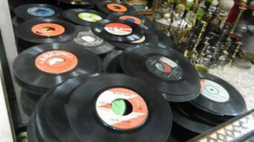 Hanifi Amcanın Antikacı D&uuml;kkanına Girenler, Tarihe Yolculuk Yapıyor