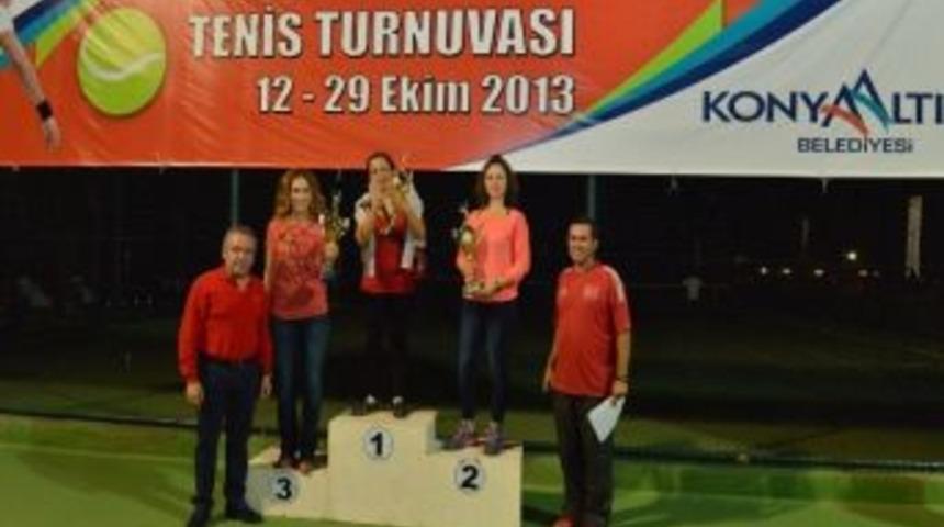 Başkan B&ouml;cek &lsquo;tenis Turnuvası&rsquo; &Ouml;d&uuml;llerini Verdi