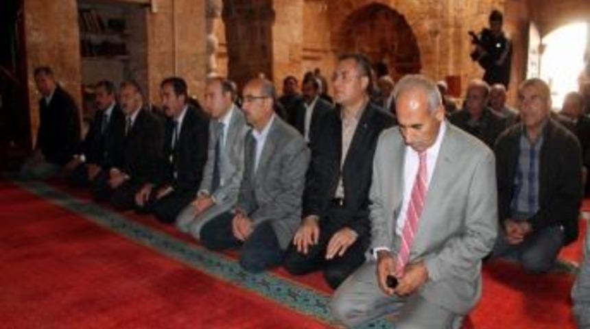 &Uuml;lk&uuml; Ocakları T&uuml;rkav Ve T&uuml;rk Ocağı Kırşehir Şubesi Cumhuriyetimizin 90. Yılı Nedeni İle Mevl&uuml;t Okuttu