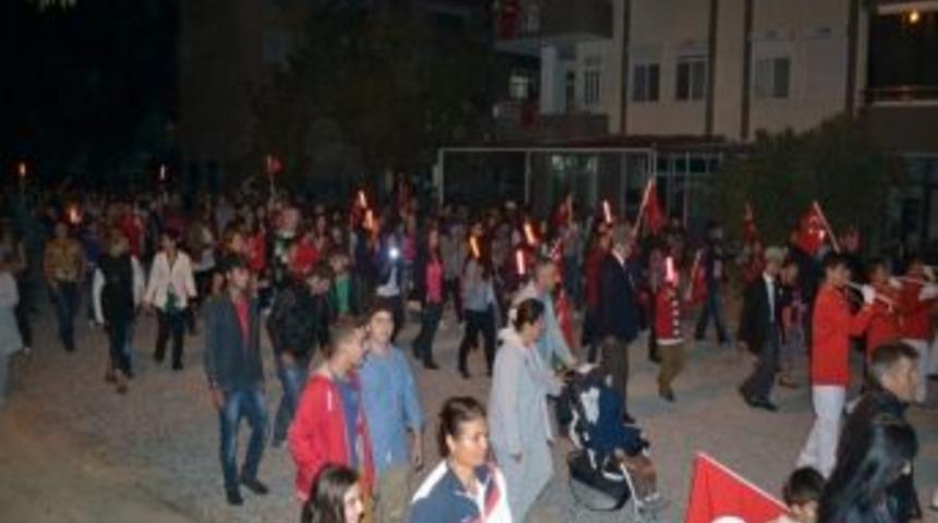 Bozyazı&rsquo;da Fener Alayı Etkinliği D&uuml;zenlendi