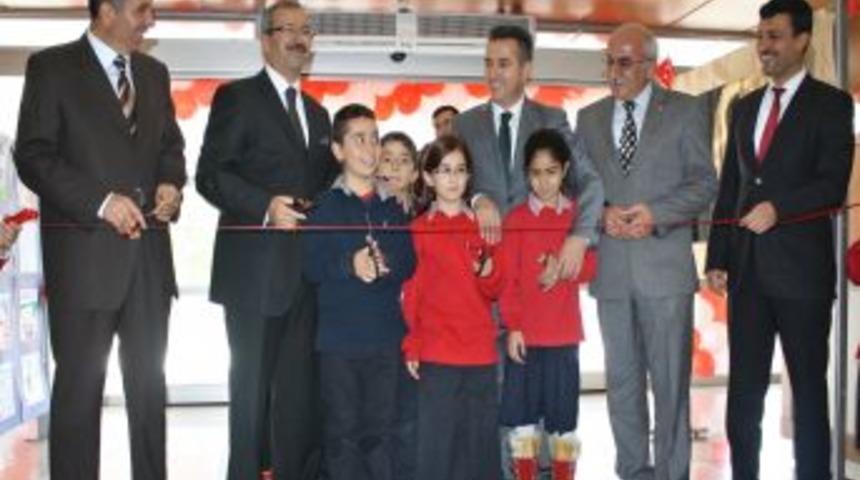 Akansu Koleji, '90 Resimle Cumhuriyetimiz Sergisi' A&ccedil;tı