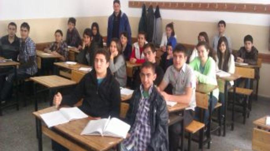 KAYGED'den Dar Gelirli Ailelerin &Ccedil;ocuklarına Eğitim Fırsatı