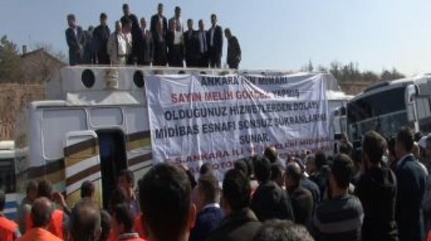 Odt&uuml; Yoluna Midib&uuml;s Ve Halk Otob&uuml;s&uuml; Esnafından Baklavalı Destek