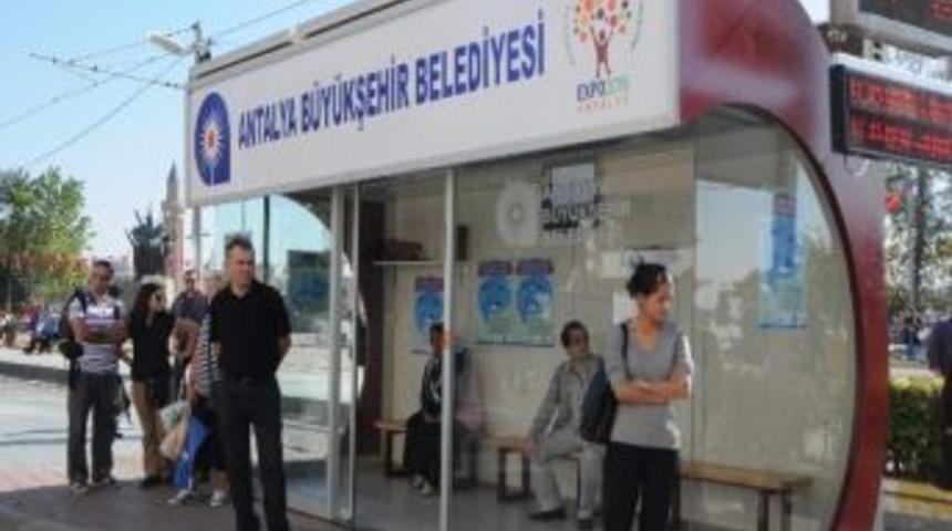 Antalya'da Kitaplar Yol Arkadaşı Oluyor