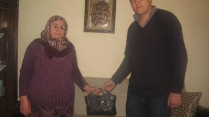 18 Yaşındaki Gen&ccedil;ten &Ouml;rnek Davranış