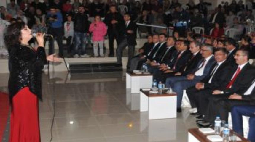 G&uuml;lşen Kutlu'dan Cumhuriyet Bayramı Konseri