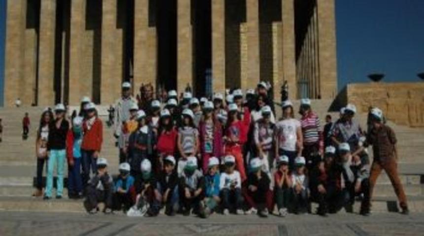 Eskişehirli &Ouml;ğrenciler Ata&rsquo;nın Huzurunda