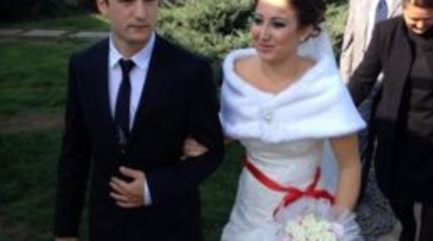 Kılı&ccedil;daroğlu&rsquo;ndan Tutuklu Teğmenin Eşine Bilezik