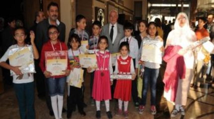 Şehitkamil Satranç Turnuvası Şampiyonları Ödüllerini Aldı