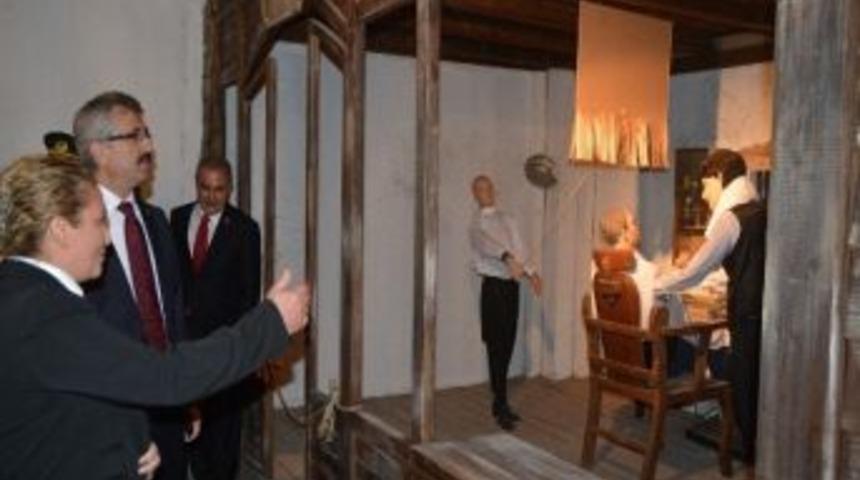 Vali Oduncu Kent Müzesi’ni Gezdi