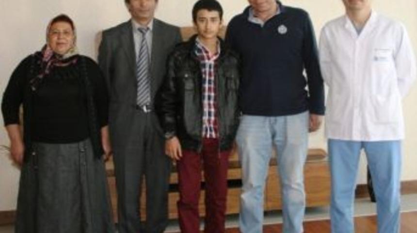 Minik Hastadan Kendisini Hayata D&ouml;nd&uuml;ren Doktora Teşekk&uuml;r Ziyareti