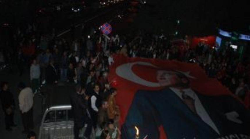 Karanlığı “cumhuriyet Feneri” İle Aydınlattılar