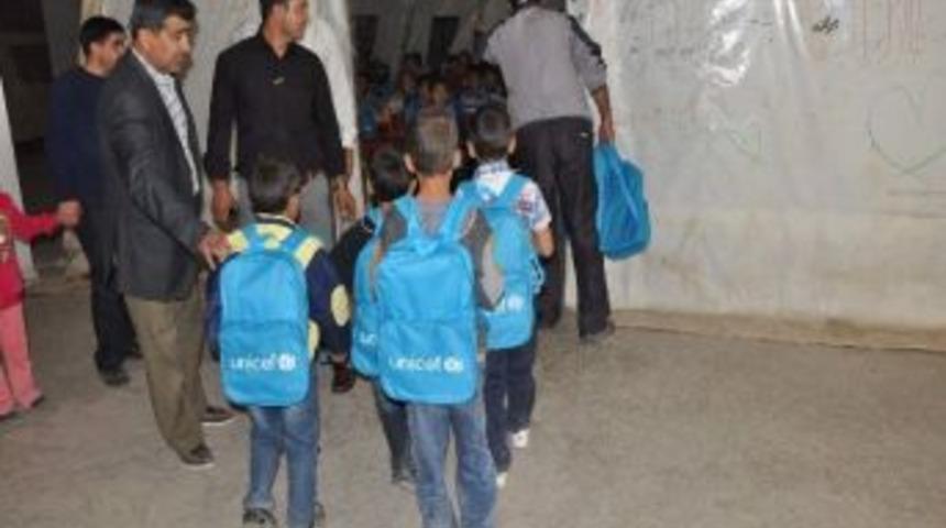 Unıcef, Suriyeli Öğrencilere Okul Çantası Ve Kırtasiye Malzemesi Dağıttı