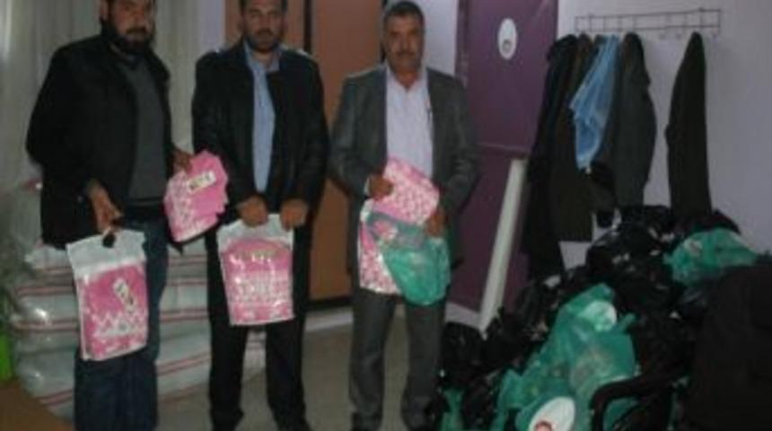 Suriyelilere Yardımlar S&uuml;r&uuml;yor