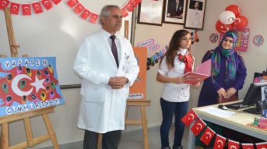 Hasta &Ccedil;ocukların Cumhuriyet Coşkusu