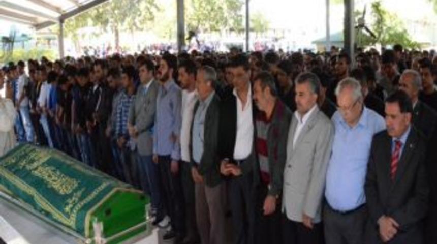 Trafik Kazasında Hayatını Kaybeden Gen&ccedil; Sporcu Toprağa Verildi