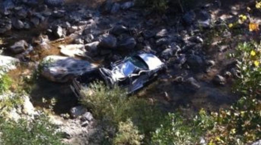 Alanya'da Kamyonet U&ccedil;uruma Yuvarlandı: 2 Yaralı