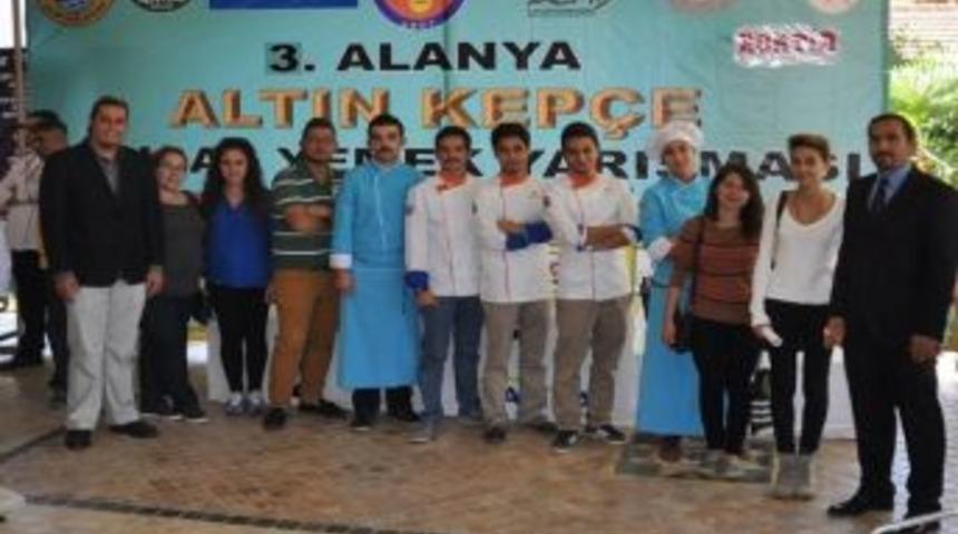 A&uuml; Aş&ccedil;ılık Takımı Madalyalarla D&ouml;nd&uuml;