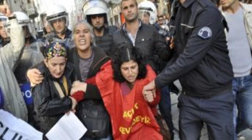 Yunanistan Konsolosluğu'nda Eylem Yapan Gruba Polis M&uuml;dahalesi