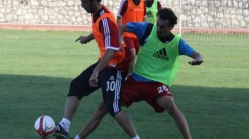İneg&ouml;lspor Genel Kaptanı İsmail G&uuml;ld&uuml;ren: